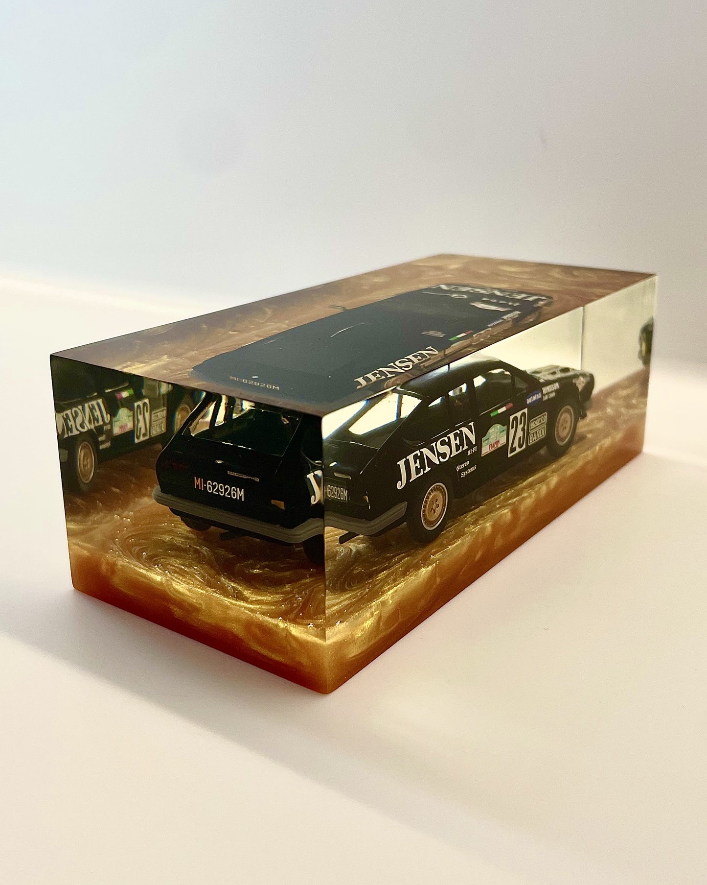 Velocità Sigillata GT - Alfa Romeo GTV 6 Rally – Targa Florio 1983 - Speranza Stefano Sovani Carlo - Scultura automobilistica concettuale | Pezzo unico numerato