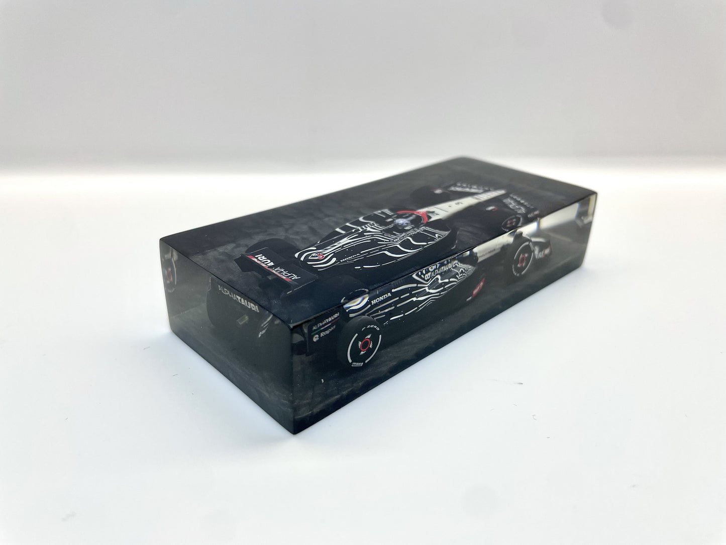 Velocità Sigillata Fromula Essenza - Alpha Tauri AT04 Ricciardo Las Vegas 2023 (009/2025) Scultura automobilistica concettuale | Pezzo unico