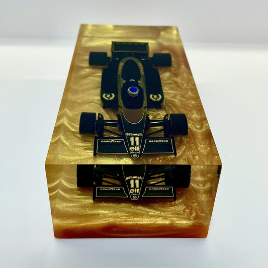 Velocità Sigillata Formula Heritage - Lotus Renault 98T – Johnny Dumfries Hockenheim GP 1986 - F1 - (012/2025) Scultura automobilistica concettuale | Pezzo unico