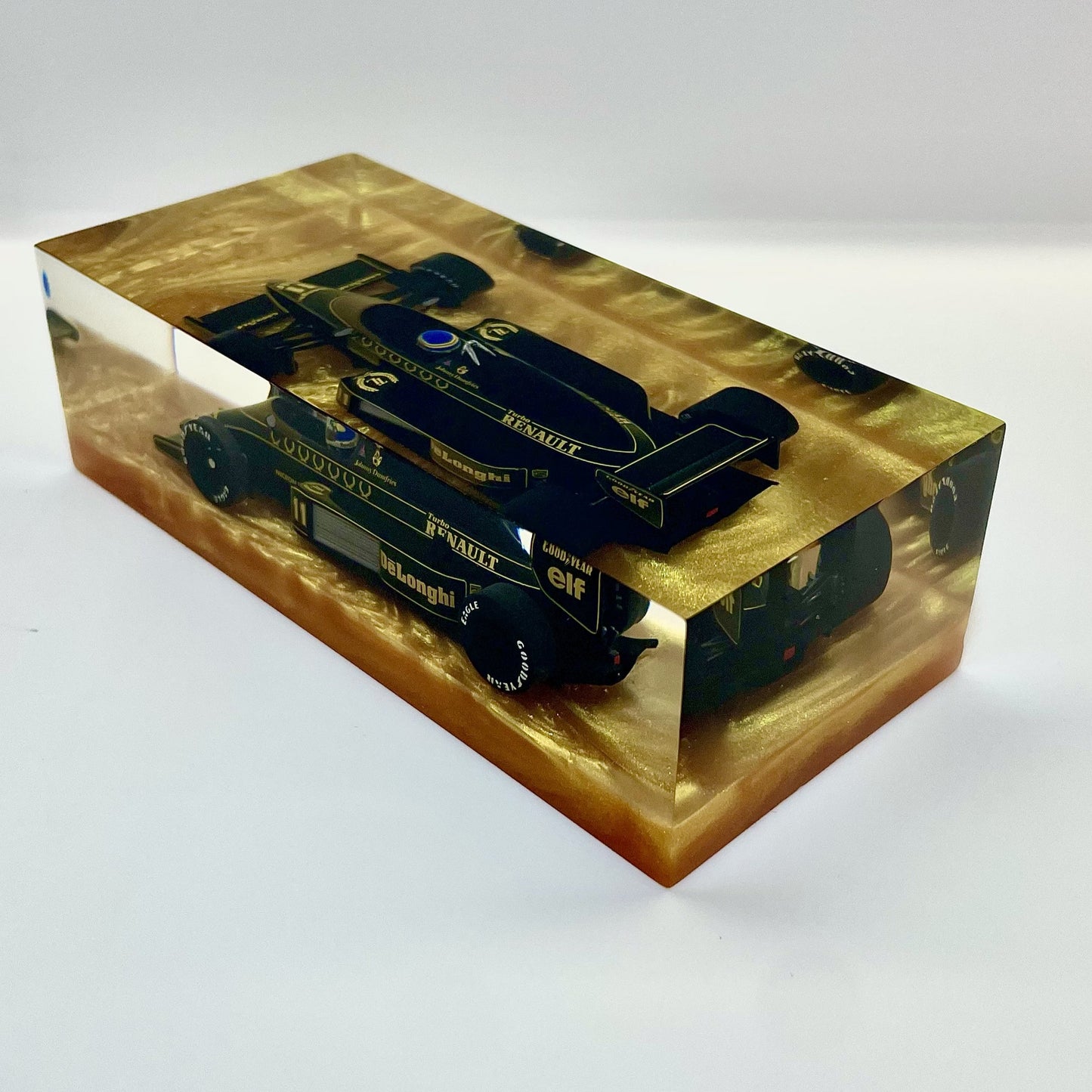 Velocità Sigillata Formula Heritage - Lotus Renault 98T – Johnny Dumfries Hockenheim GP 1986 - F1 - (012/2025) Scultura automobilistica concettuale | Pezzo unico