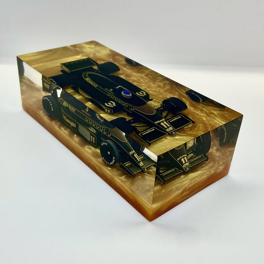 Velocità Sigillata Formula Heritage - Lotus Renault 98T – Johnny Dumfries Hockenheim GP 1986 - F1 - (012/2025) Scultura automobilistica concettuale | Pezzo unico