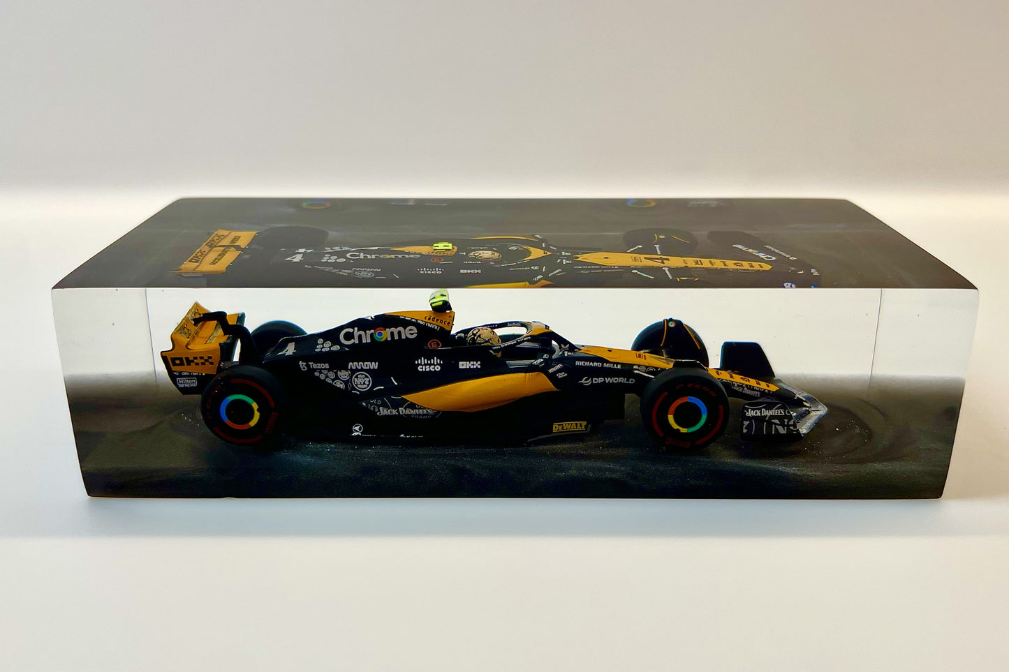 Velocità Sigillata Formula Essenza - McLaren MCL60 Lando Norris Las Vegas 2023 - Scultura automobilistica concettuale | Pezzo unico numerato