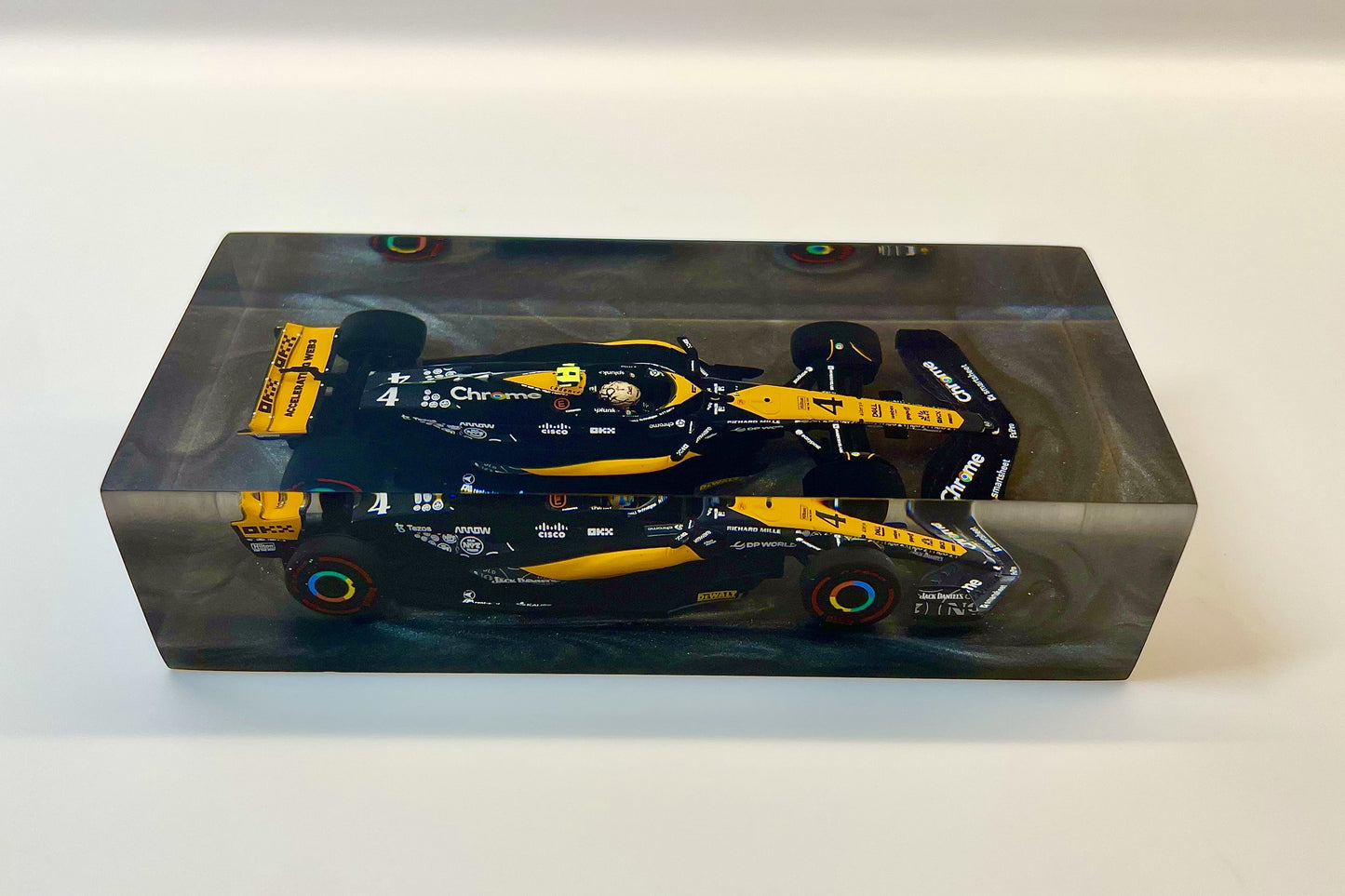Velocità Sigillata Formula Essenza - McLaren MCL60 Lando Norris Las Vegas 2023 - Scultura automobilistica concettuale | Pezzo unico numerato