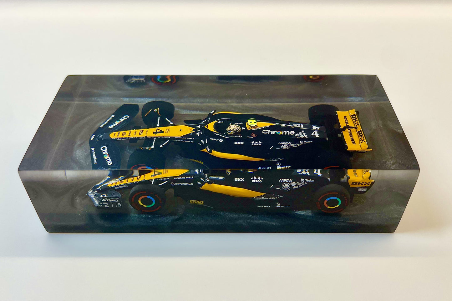 Velocità Sigillata Formula Essenza - McLaren MCL60 Lando Norris Las Vegas 2023 - Scultura automobilistica concettuale | Pezzo unico numerato