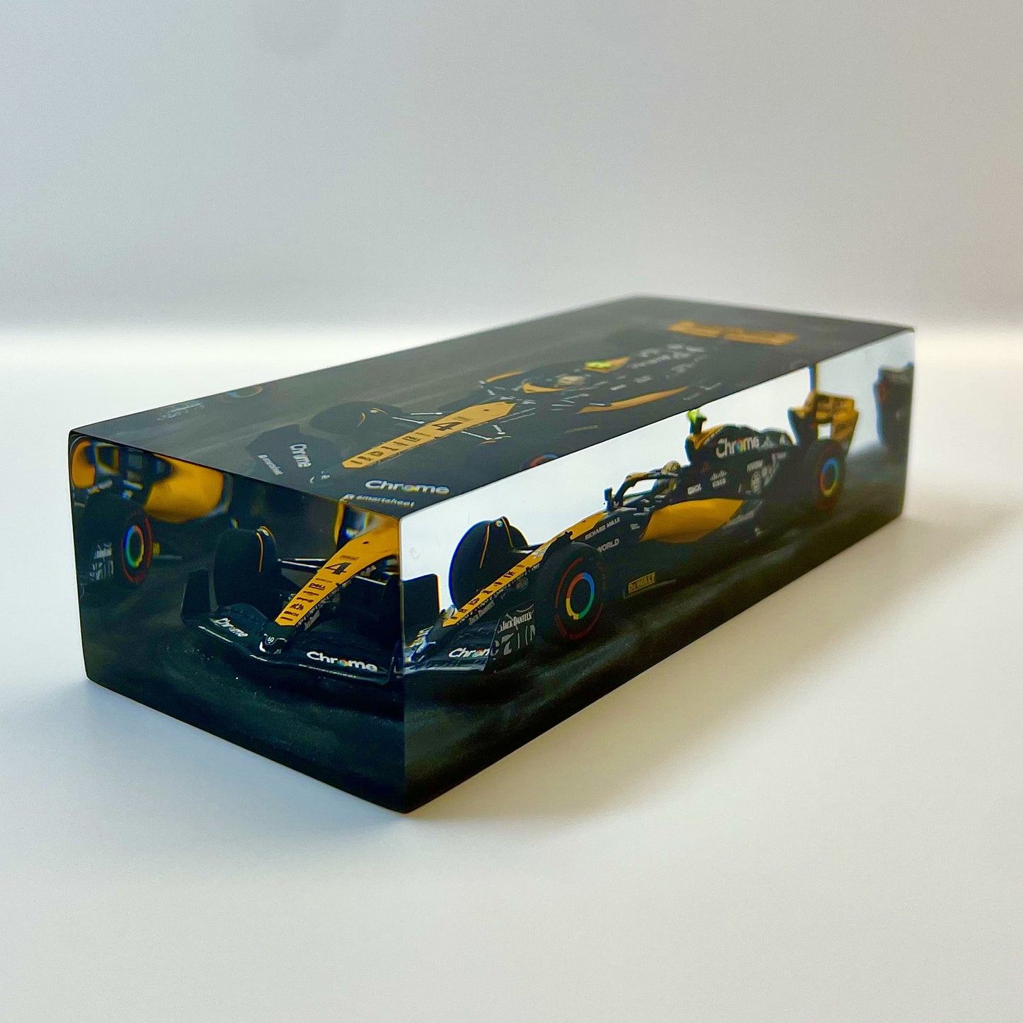 Velocità Sigillata Formula Essenza - McLaren MCL60 Lando Norris Las Vegas 2023 - Scultura automobilistica concettuale | Pezzo unico numerato