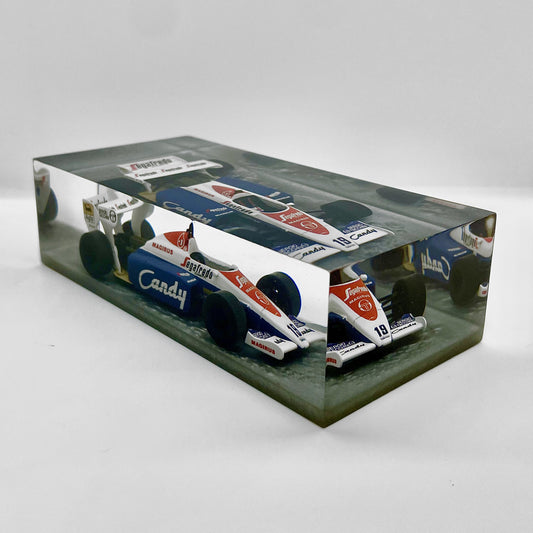 Velocità Sigillata Formula - Toleman TG184 – Ayrton Senna - 1984 - F1 - Scultura automobilistica concettuale | Pezzo unico numerato
