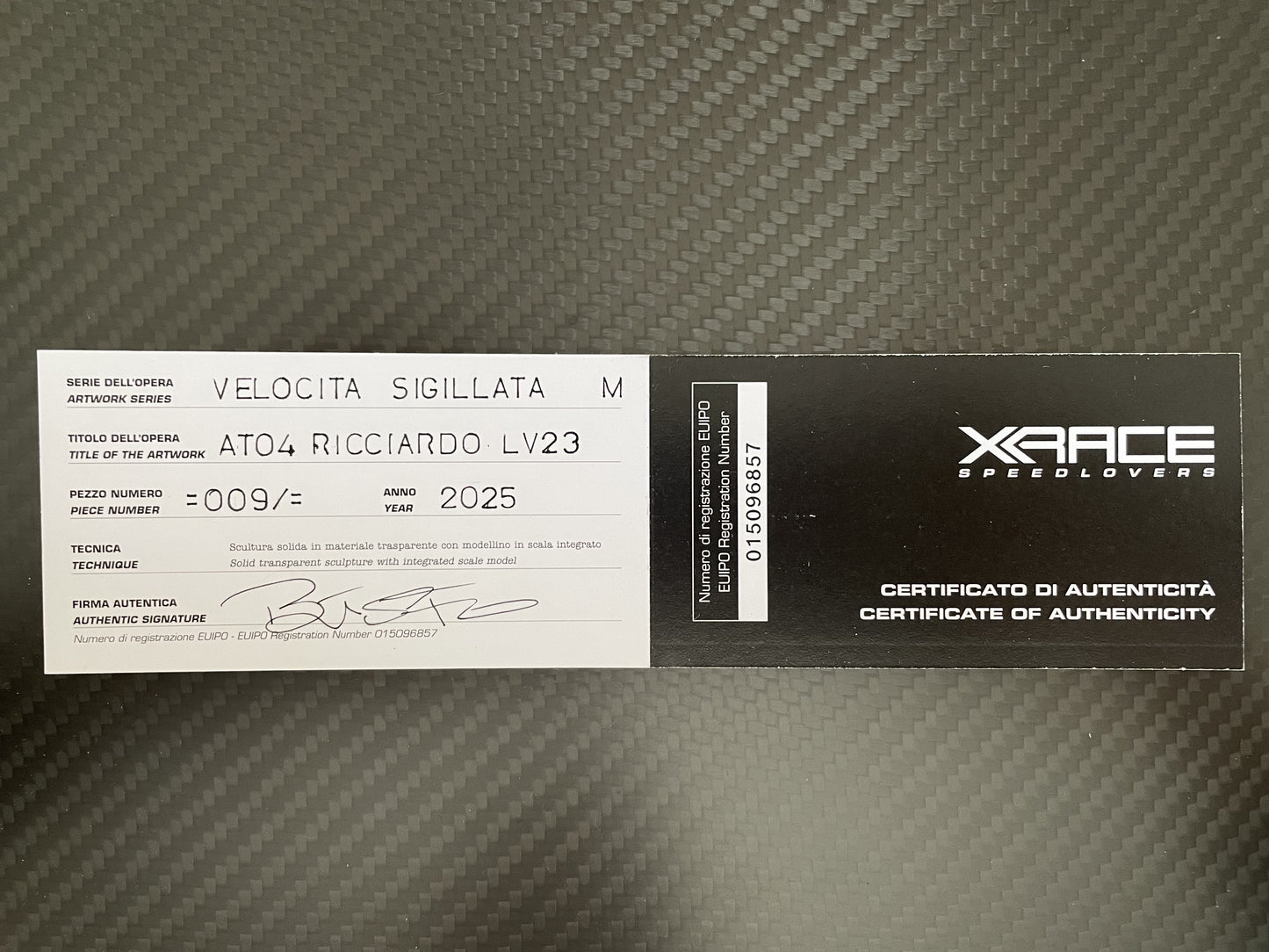 Velocità Sigillata Fromula Essenza - Alpha Tauri AT04 Ricciardo Las Vegas 2023 (009/2025) Scultura automobilistica concettuale | Pezzo unico