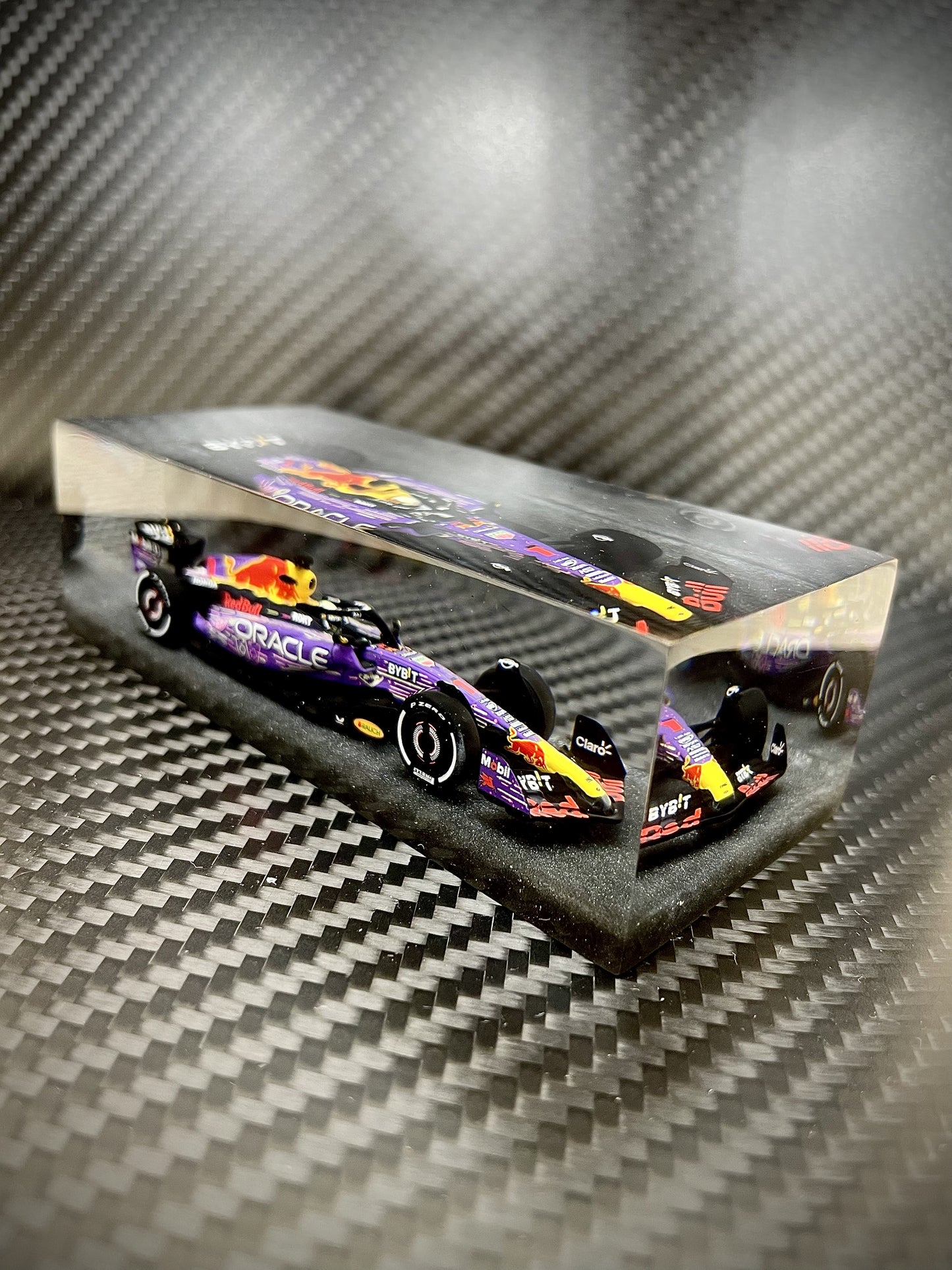 Velocità Sigillata Formula Essenza - Red Bull RB19 Max Verstappen Las Vegas 2023 (010/2025) Scultura automobilistica concettuale | Pezzo unico