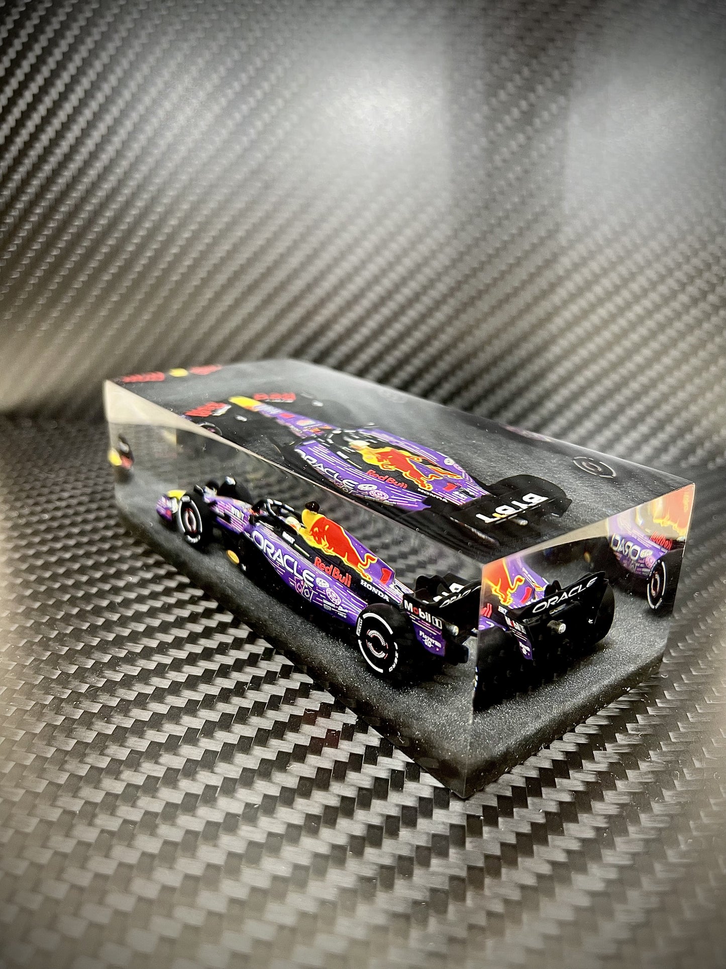 Velocità Sigillata Formula Essenza - Red Bull RB19 Max Verstappen Las Vegas 2023 (010/2025) Scultura automobilistica concettuale | Pezzo unico