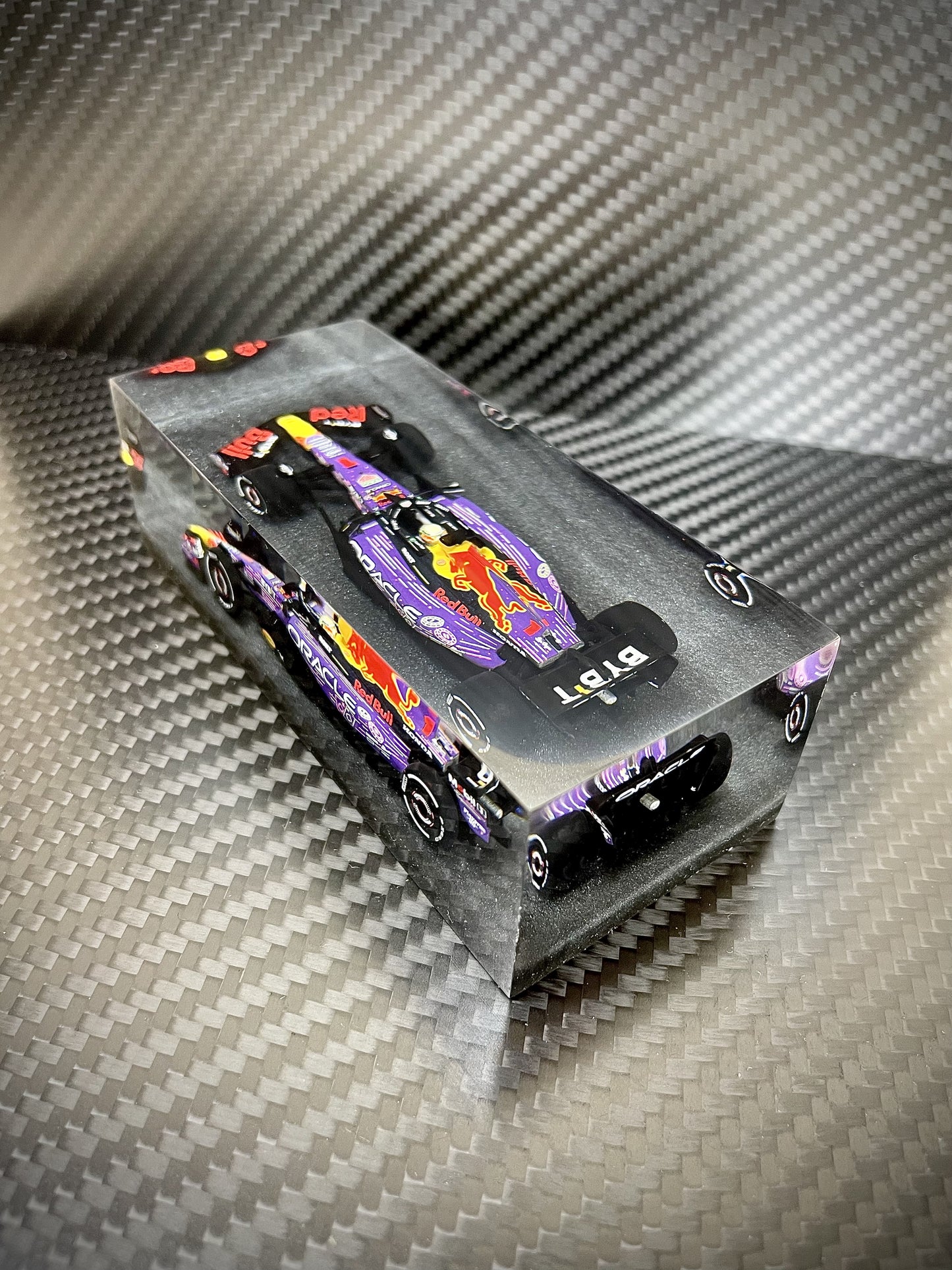 Velocità Sigillata Formula Essenza - Red Bull RB19 Max Verstappen Las Vegas 2023 (010/2025) Scultura automobilistica concettuale | Pezzo unico