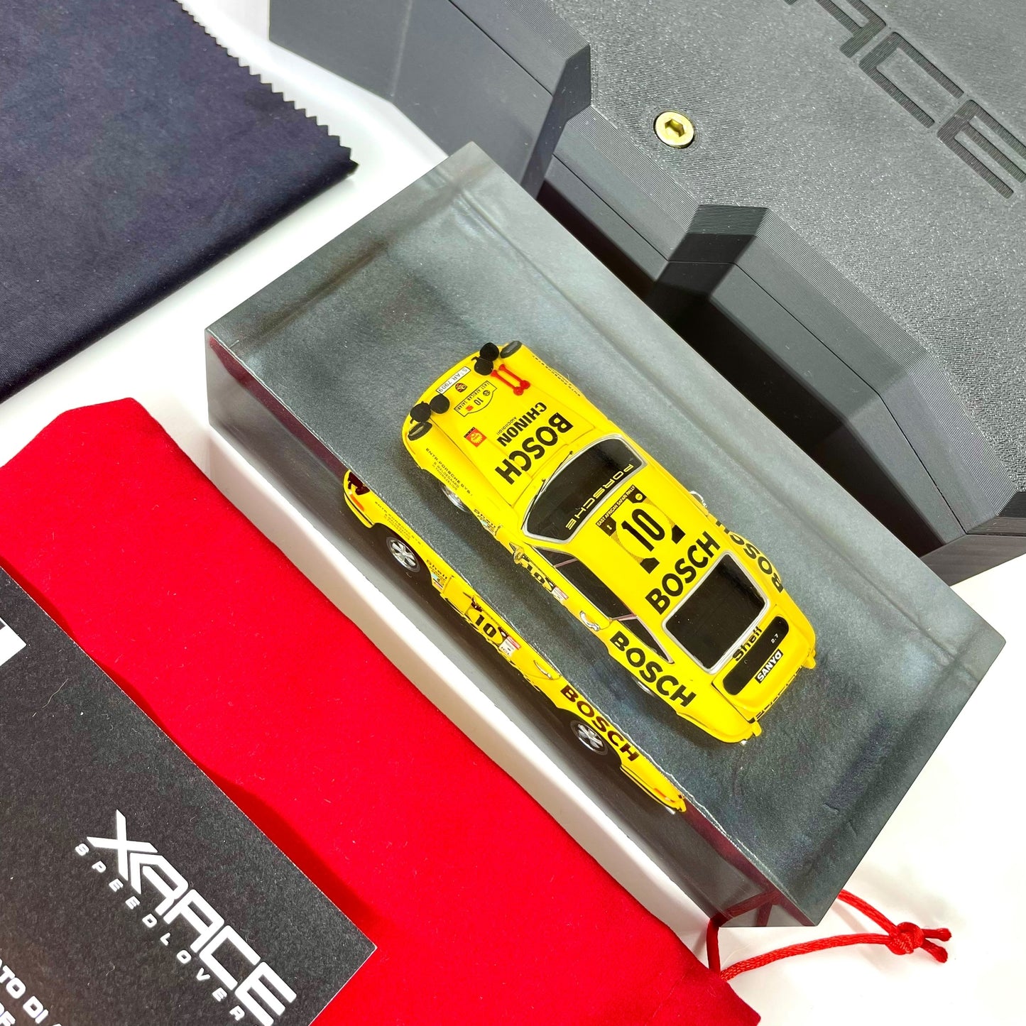 Velocità Sigillata GT Heritage – Porsche 911 “East African Safari” (004/2025) Scultura automobilistica concettuale | Pezzo unico