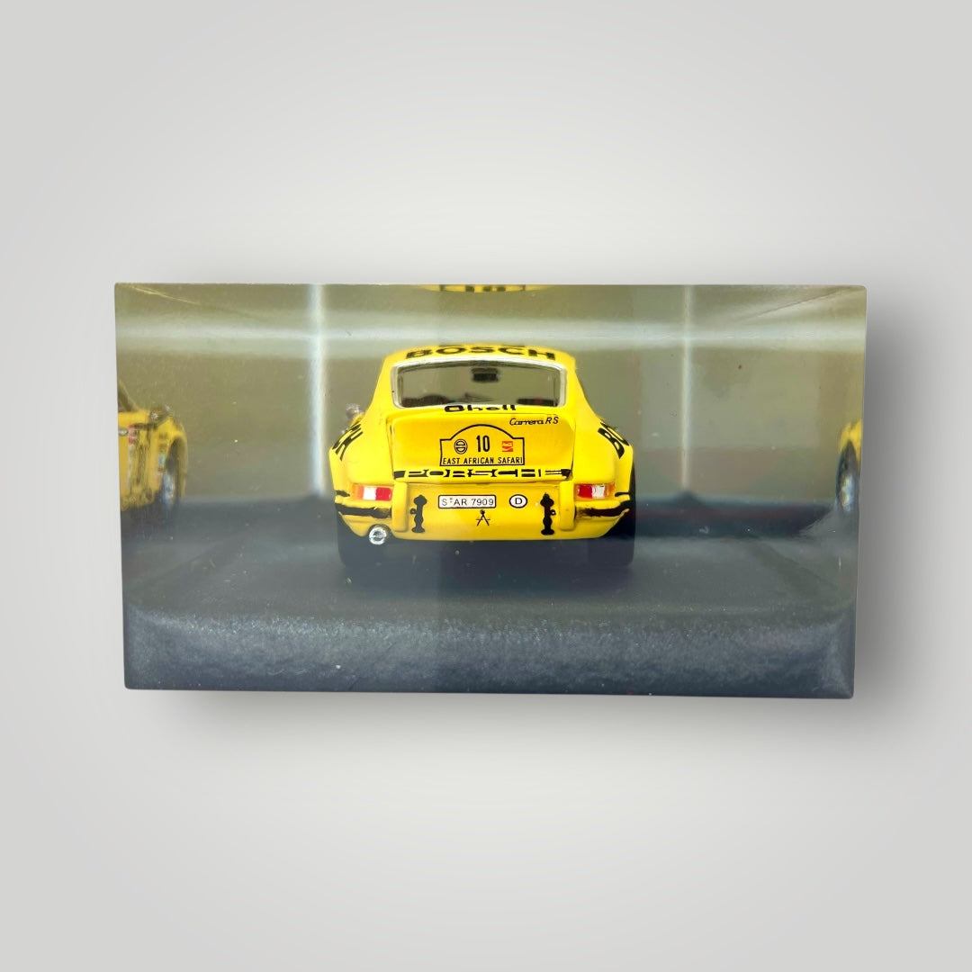 Velocità Sigillata GT Heritage – Porsche 911 “East African Safari” (004/2025) Scultura automobilistica concettuale | Pezzo unico