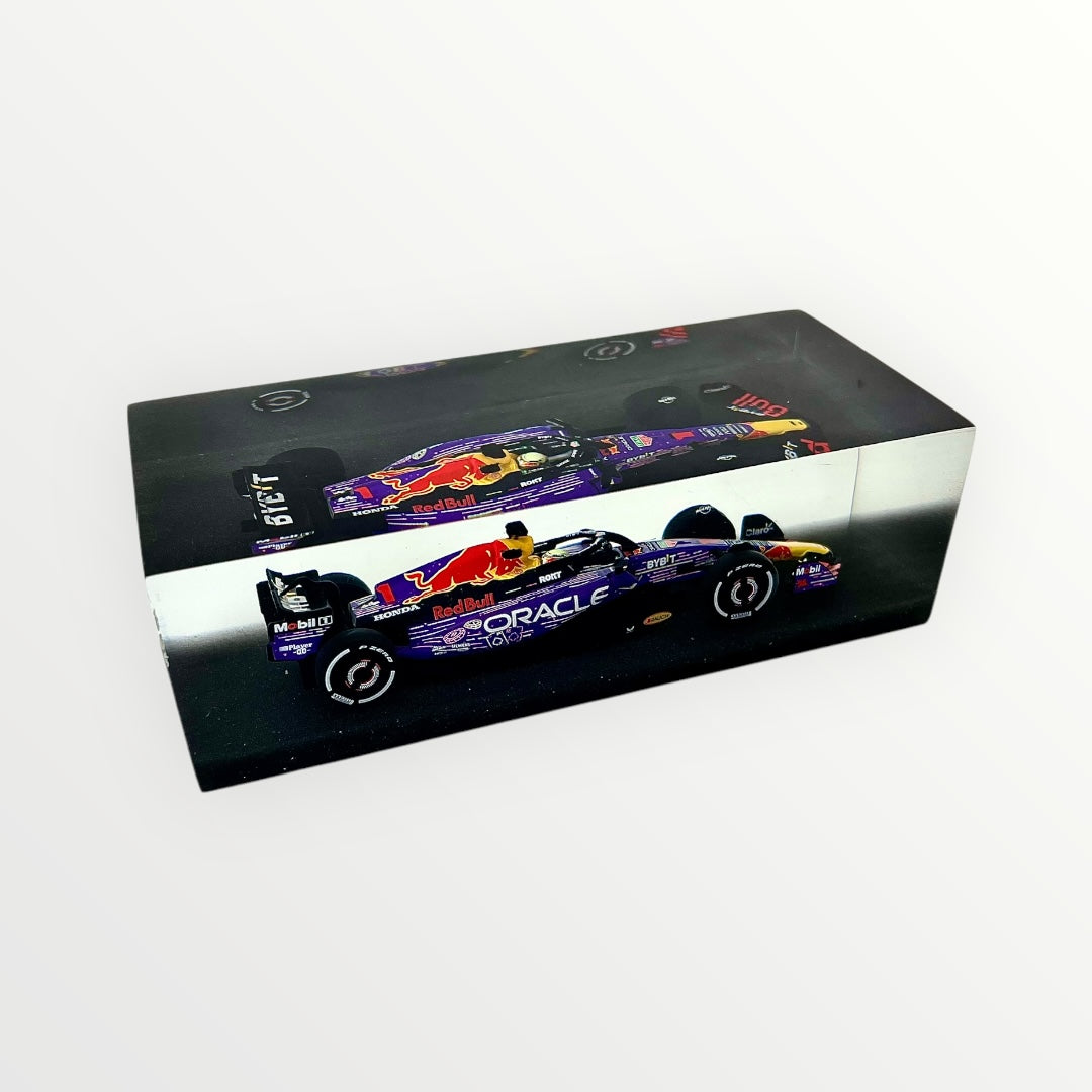 Velocità Sigillata Formula Essenza - Red Bull RB19 Max Verstappen Las Vegas 2023 (010/2025) Scultura automobilistica concettuale | Pezzo unico
