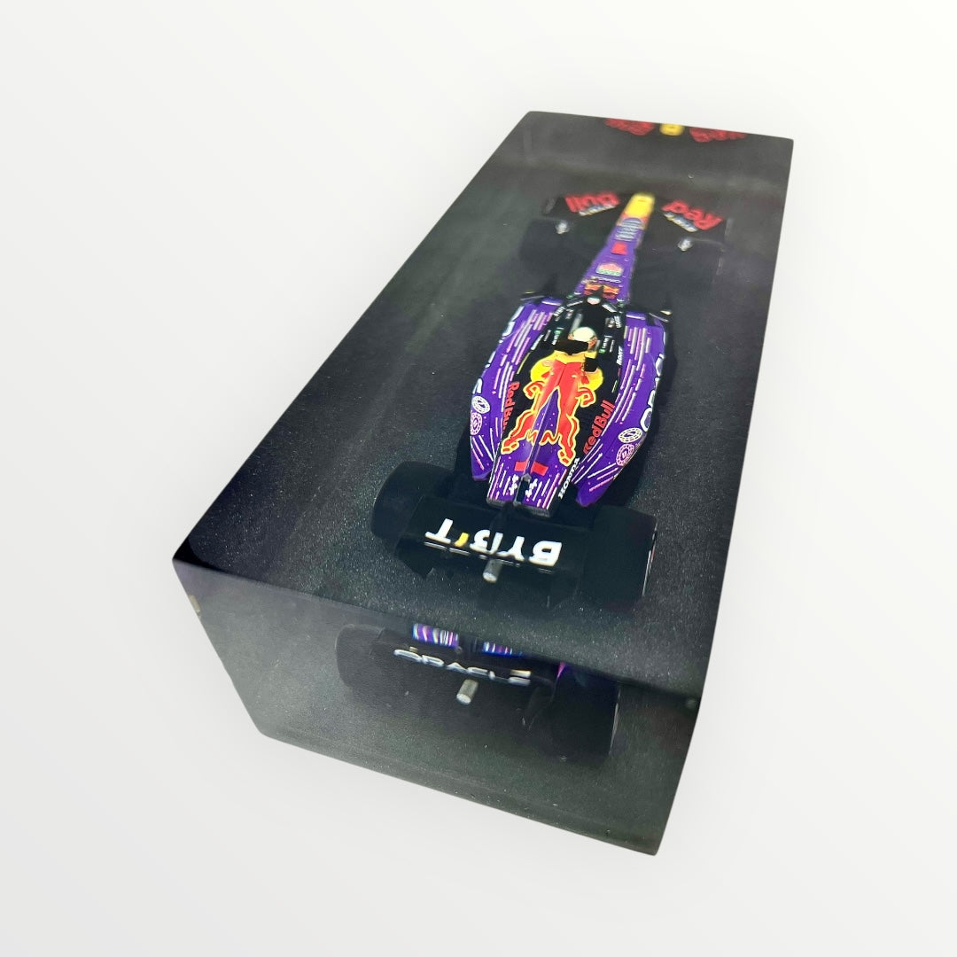Velocità Sigillata Formula Essenza - Red Bull RB19 Max Verstappen Las Vegas 2023 (010/2025) Scultura automobilistica concettuale | Pezzo unico