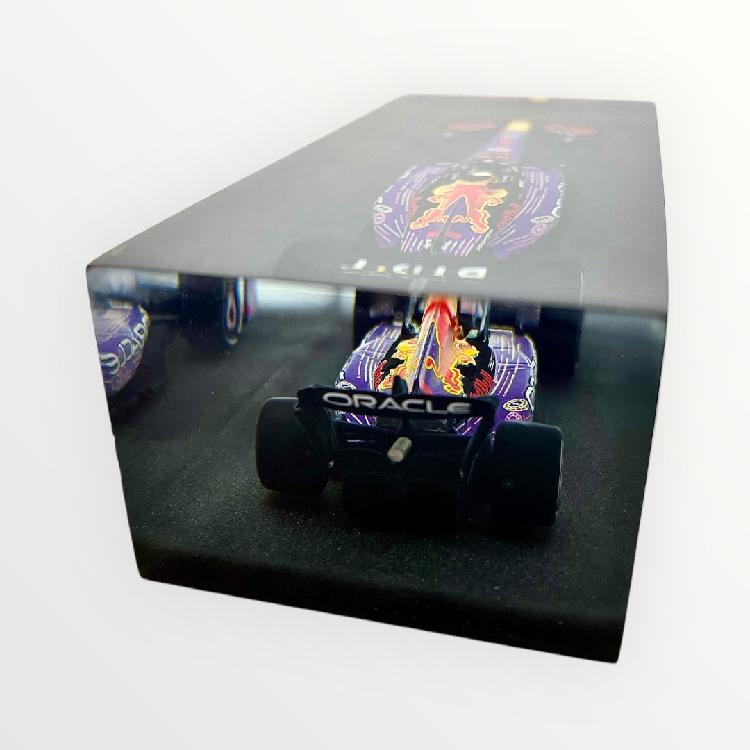 Velocità Sigillata Formula Essenza - Red Bull RB19 Max Verstappen Las Vegas 2023 (010/2025) Scultura automobilistica concettuale | Pezzo unico