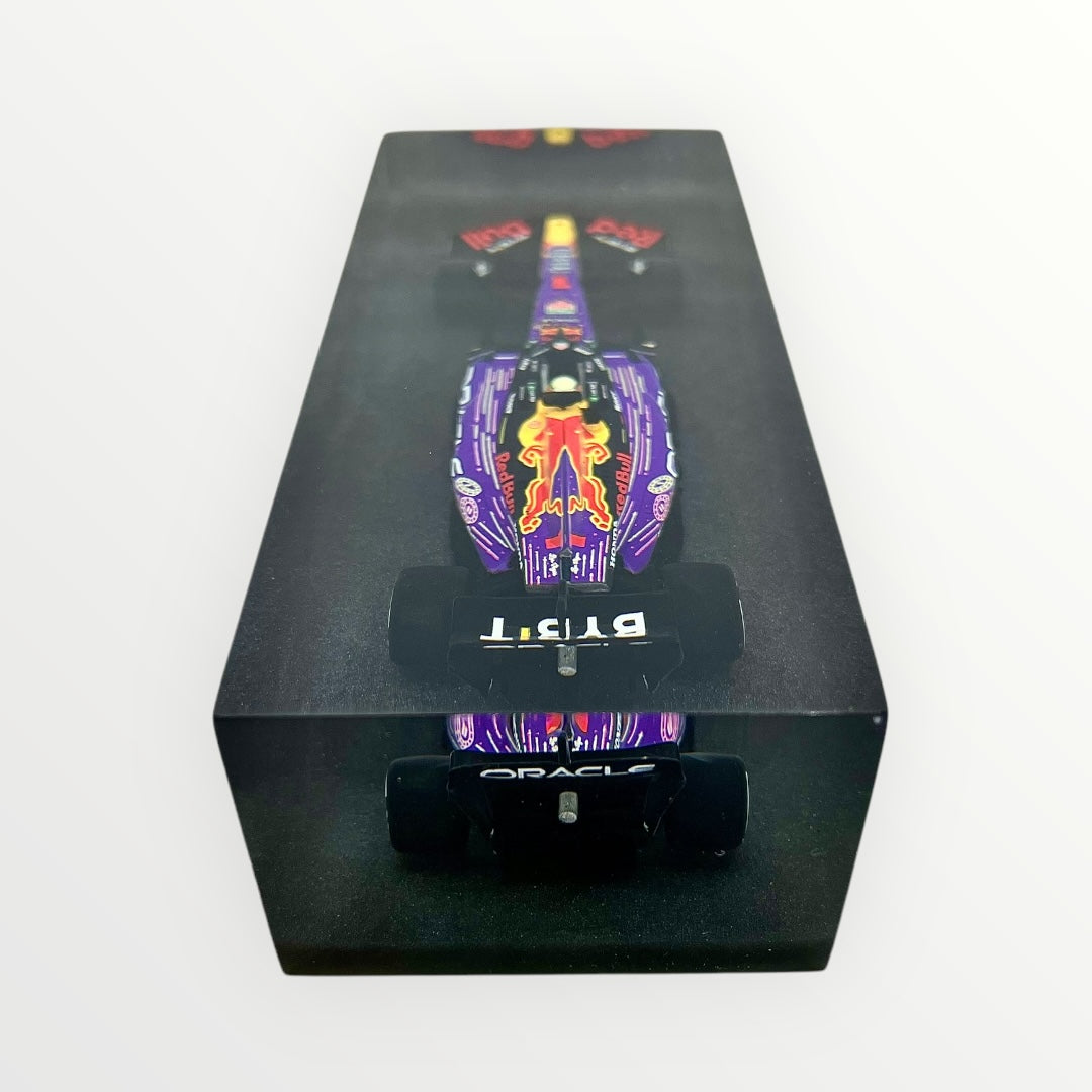 Velocità Sigillata Formula Essenza - Red Bull RB19 Max Verstappen Las Vegas 2023 (010/2025) Scultura automobilistica concettuale | Pezzo unico