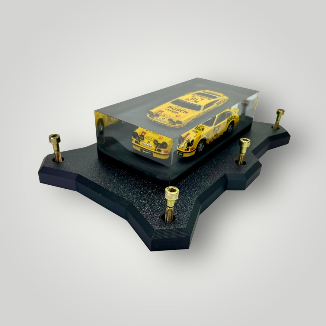 Velocità Sigillata GT Heritage – Porsche 911 “East African Safari” (004/2025) Scultura automobilistica concettuale | Pezzo unico
