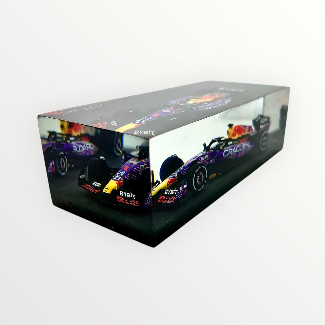 Velocità Sigillata Formula Essenza - Red Bull RB19 Max Verstappen Las Vegas 2023 (010/2025) Scultura automobilistica concettuale | Pezzo unico