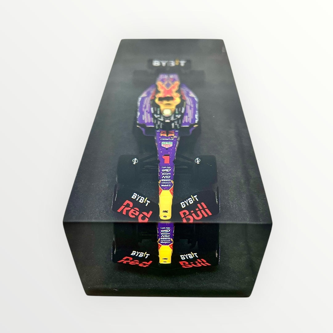 Velocità Sigillata Formula Essenza - Red Bull RB19 Max Verstappen Las Vegas 2023 (010/2025) Scultura automobilistica concettuale | Pezzo unico