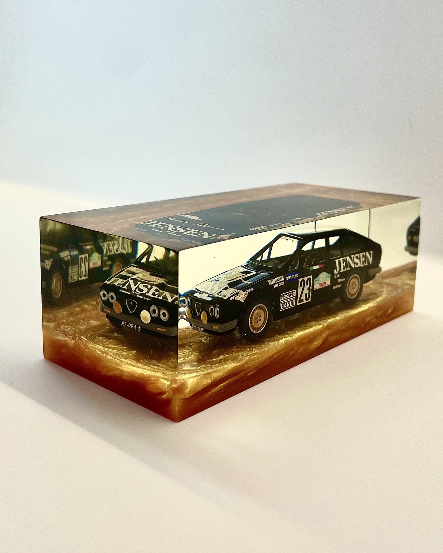 Velocità Sigillata GT - Alfa Romeo GTV 6 Rally – Targa Florio 1983 - Speranza Stefano Sovani Carlo - Scultura automobilistica concettuale | Pezzo unico numerato