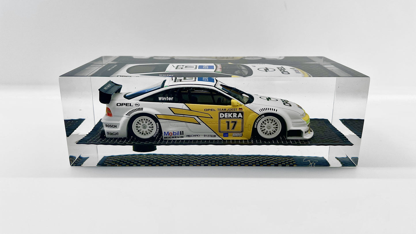 Velocità Sigillata GT Carbon - Opel Calibra V6 4x4 DTM Team Joest - 1994 - Winter - Scultura automobilistica concettuale | Pezzo unico numerato