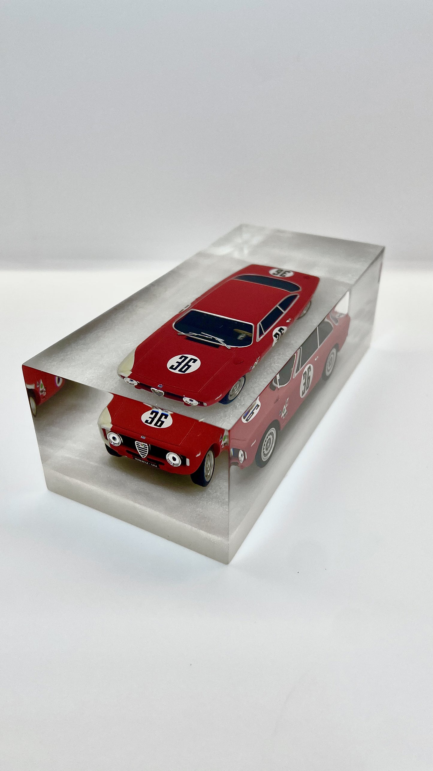 Velocità Sigillata GT – Alfa Romeo Giulia Sprint GTA - Rindt -4h Sebring 1966 (007/2025) Scultura automobilistica concettuale | Pezzo unico