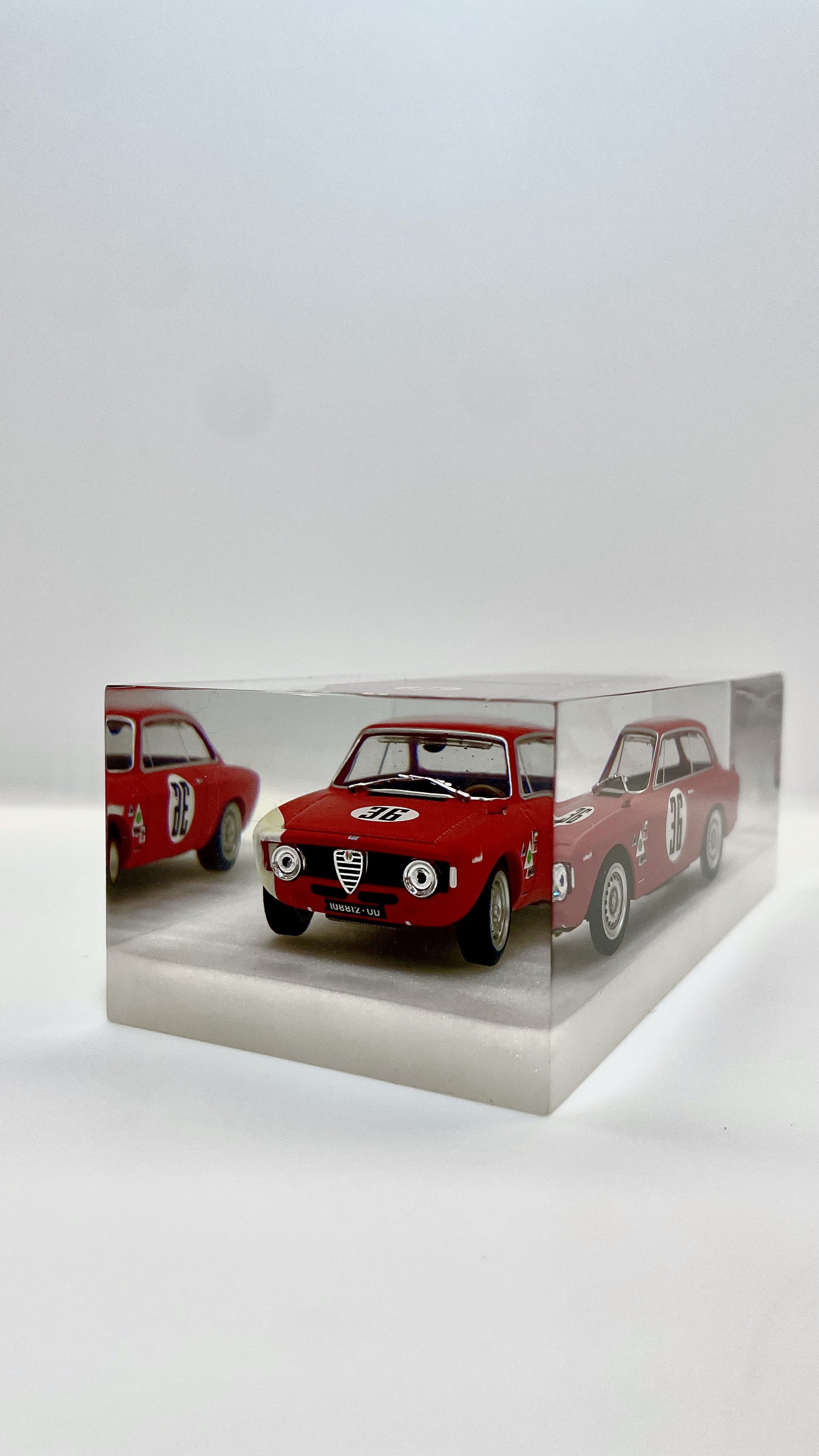 Velocità Sigillata GT – Alfa Romeo Giulia Sprint GTA - Rindt -4h Sebring 1966 (007/2025) Scultura automobilistica concettuale | Pezzo unico