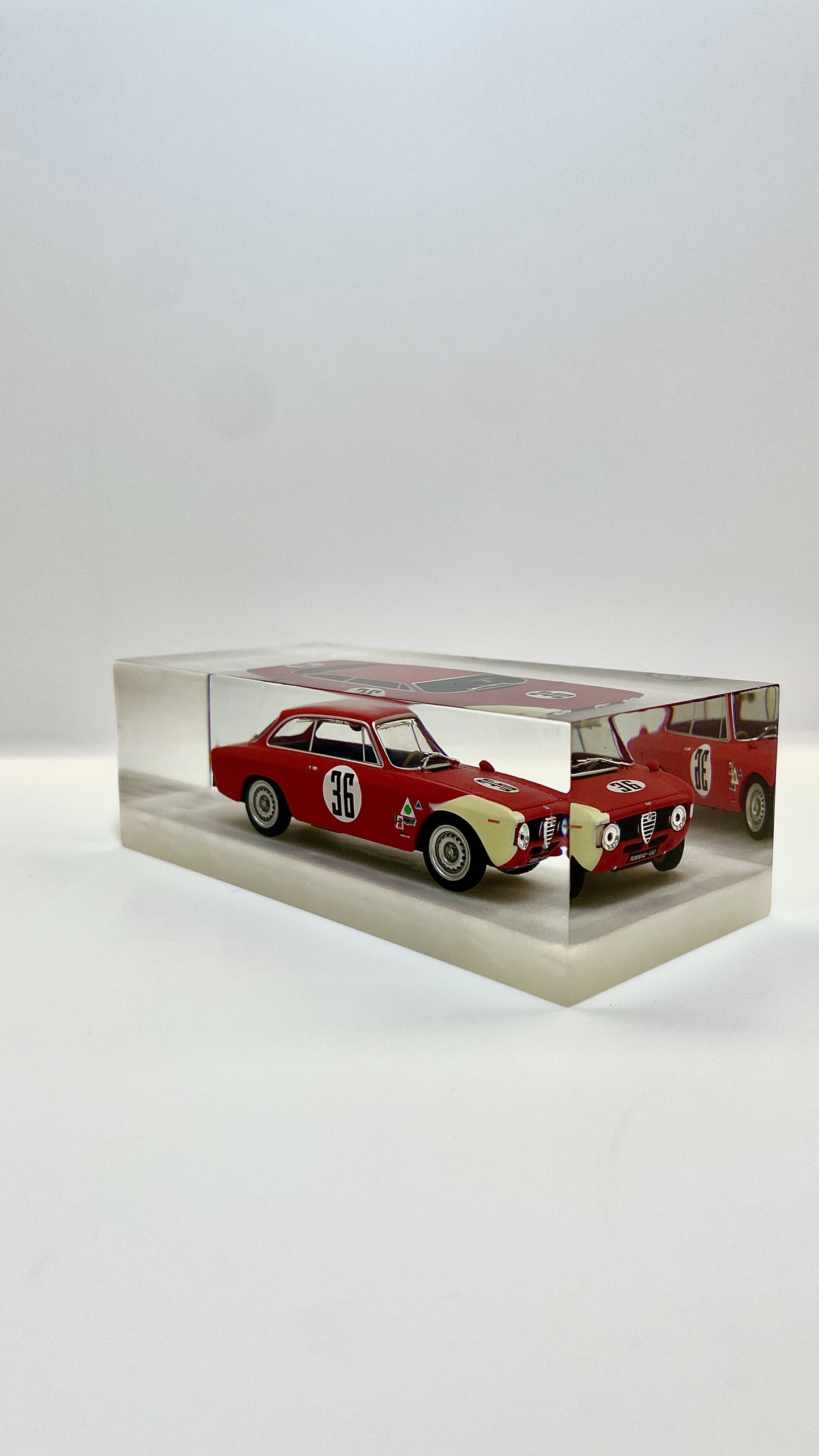 Velocità Sigillata GT – Alfa Romeo Giulia Sprint GTA - Rindt -4h Sebring 1966 (007/2025) Scultura automobilistica concettuale | Pezzo unico