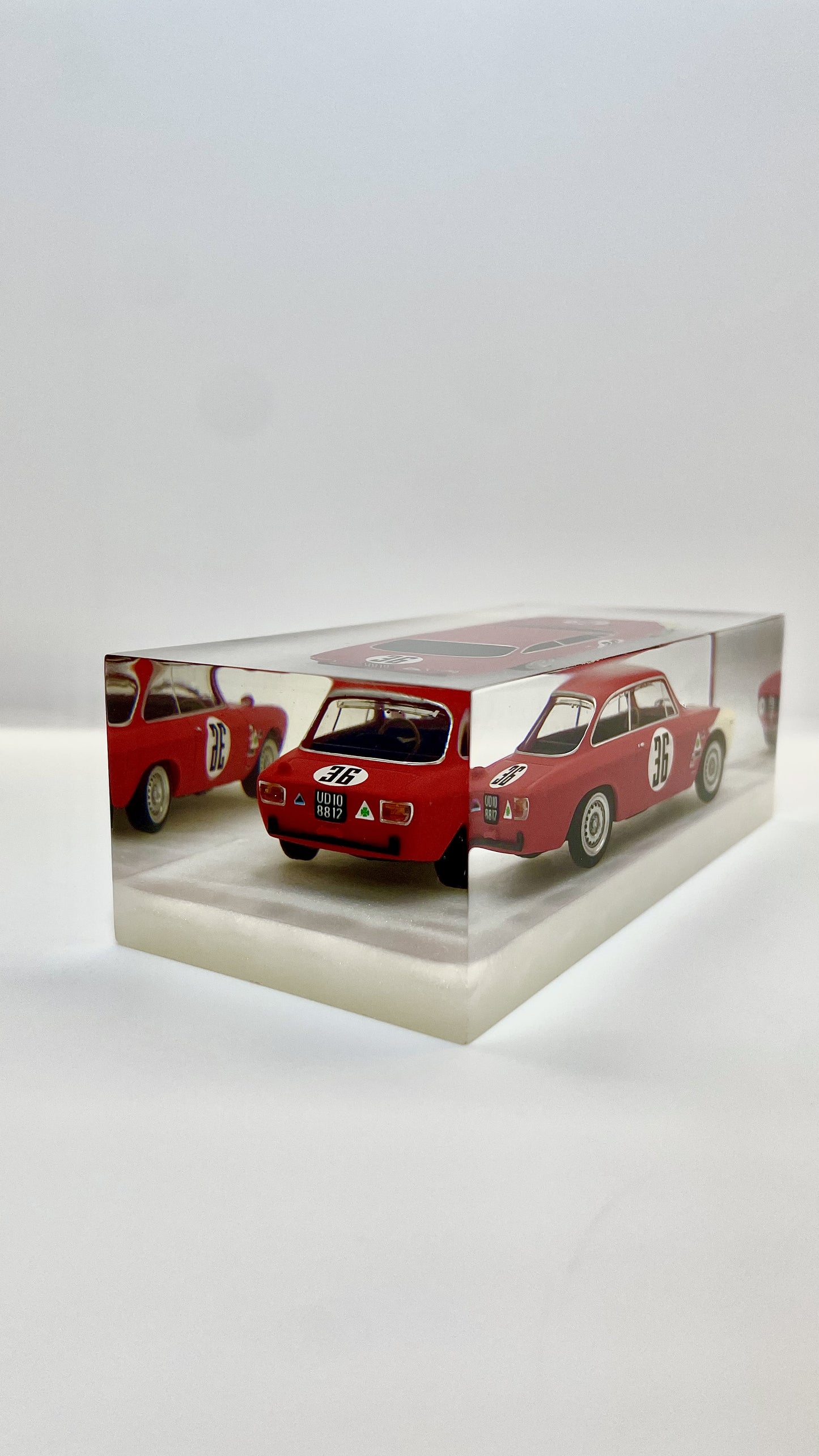 Velocità Sigillata GT – Alfa Romeo Giulia Sprint GTA - Rindt -4h Sebring 1966 (007/2025) Scultura automobilistica concettuale | Pezzo unico