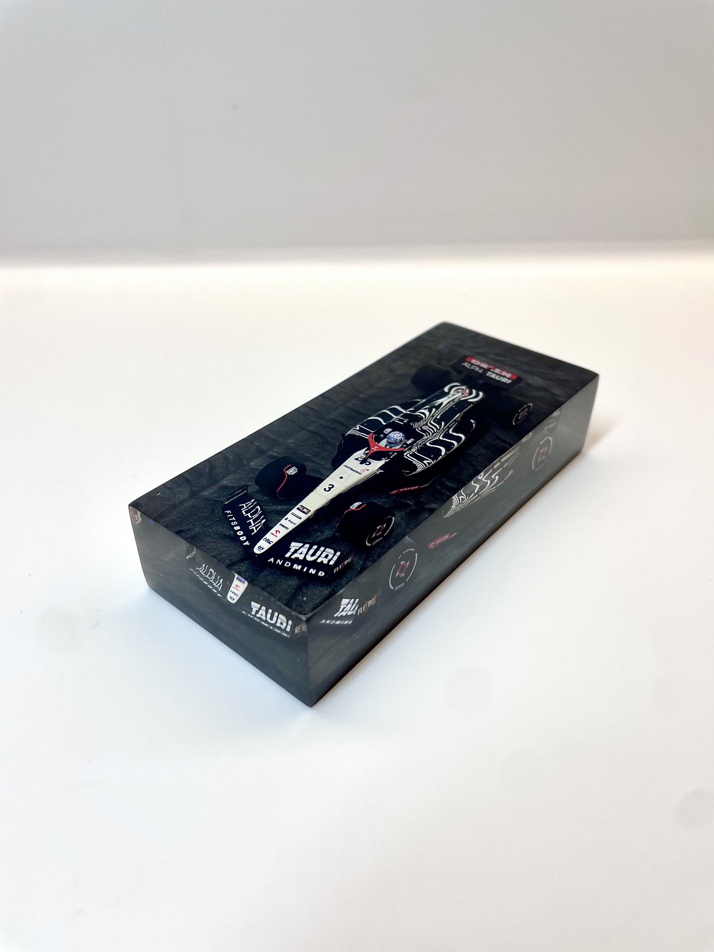 Velocità Sigillata Fromula Essenza - Alpha Tauri AT04 Ricciardo Las Vegas 2023 (009/2025) Scultura automobilistica concettuale | Pezzo unico