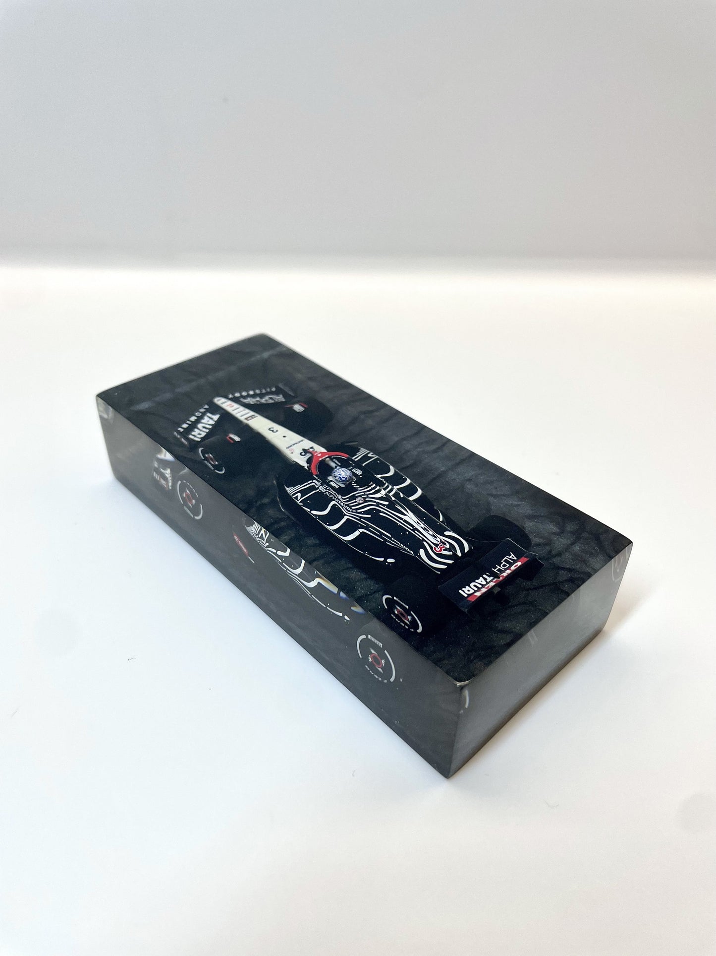 Velocità Sigillata Fromula Essenza - Alpha Tauri AT04 Ricciardo Las Vegas 2023 (009/2025) Scultura automobilistica concettuale | Pezzo unico