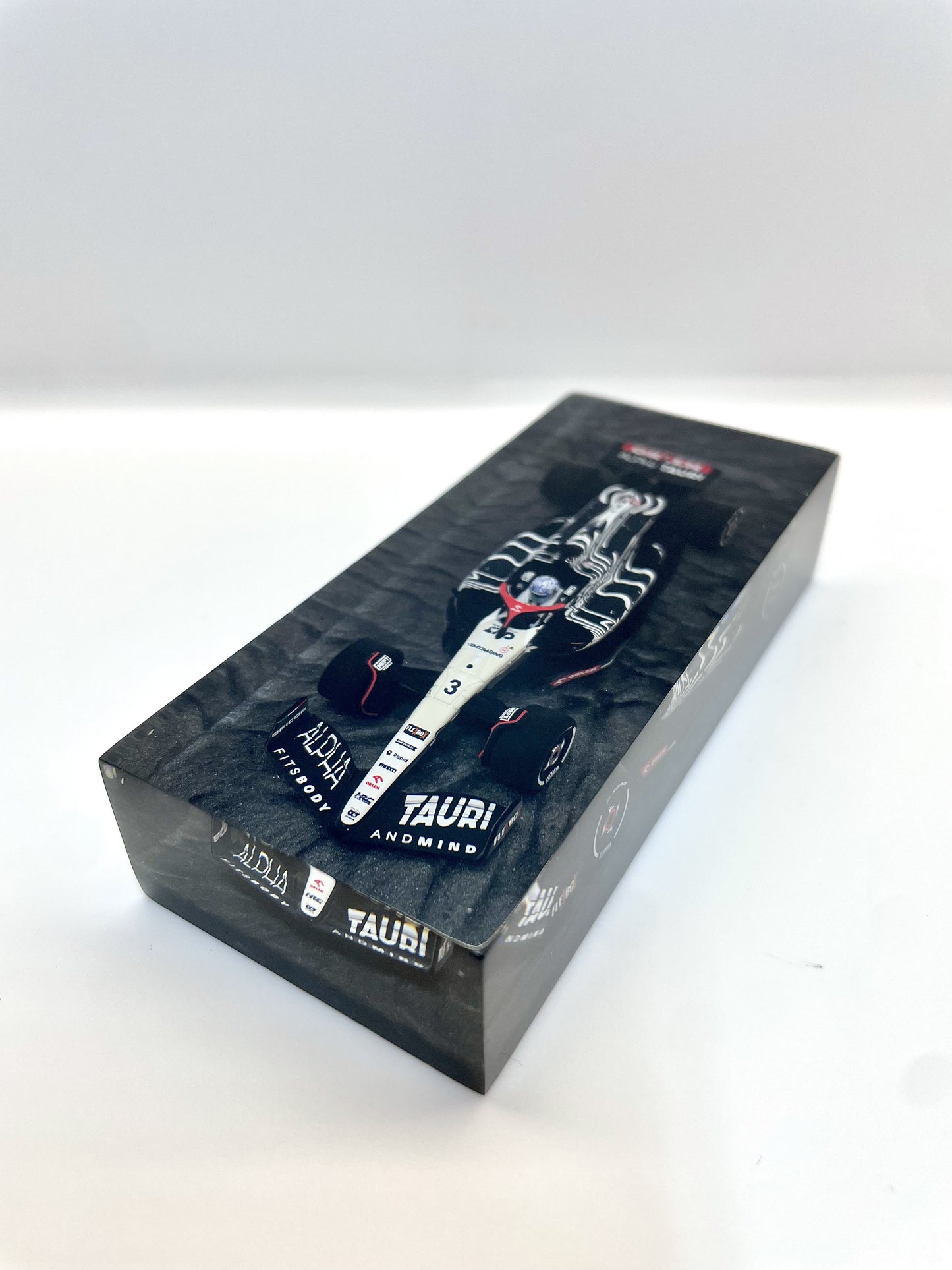 Velocità Sigillata Fromula Essenza - Alpha Tauri AT04 Ricciardo Las Vegas 2023 (009/2025) Scultura automobilistica concettuale | Pezzo unico