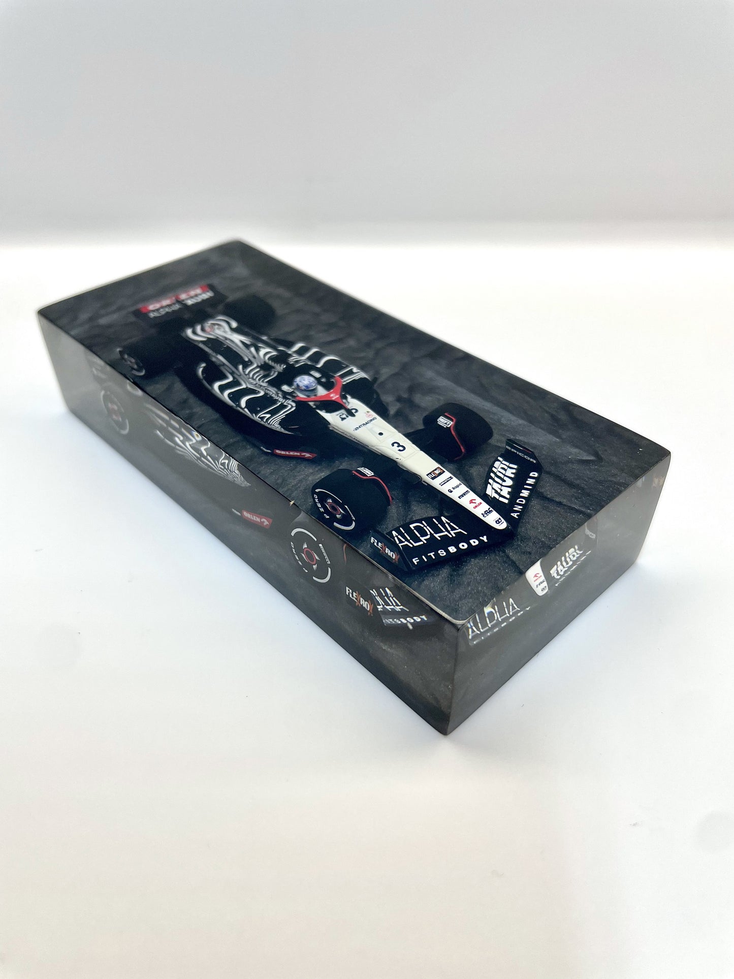 Velocità Sigillata Fromula Essenza - Alpha Tauri AT04 Ricciardo Las Vegas 2023 (009/2025) Scultura automobilistica concettuale | Pezzo unico
