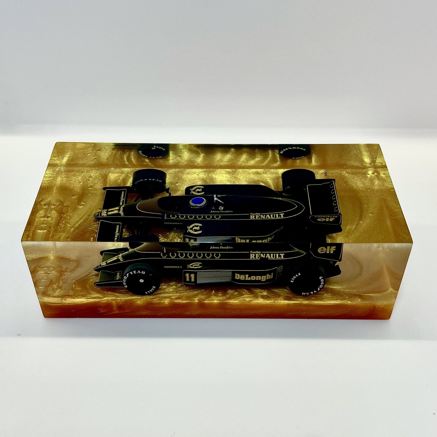 Velocità Sigillata Formula Heritage - Lotus Renault 98T – Johnny Dumfries Hockenheim GP 1986 - F1 - (012/2025) Scultura automobilistica concettuale | Pezzo unico
