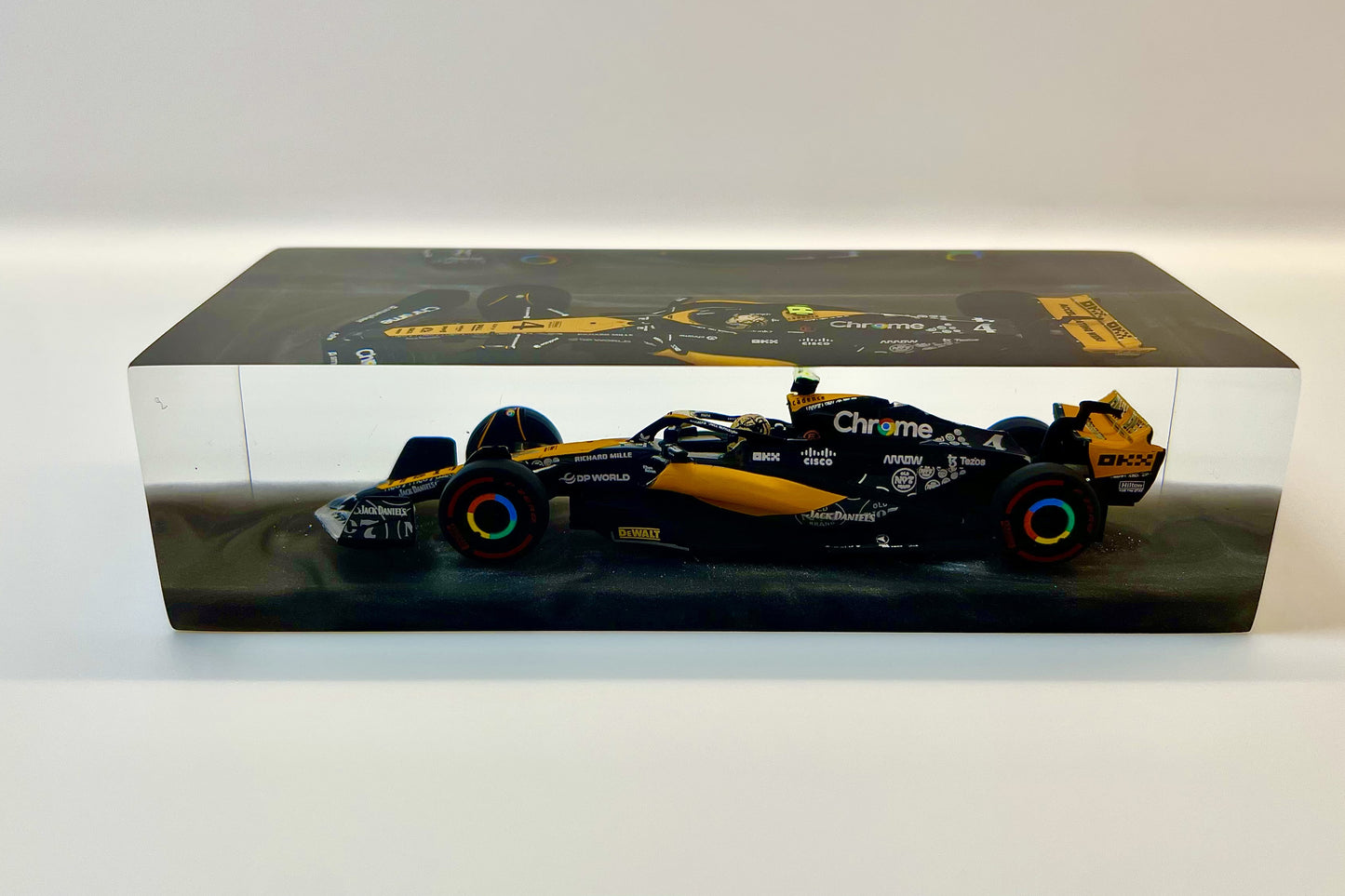 Velocità Sigillata Formula Essenza - McLaren MCL60 Lando Norris Las Vegas 2023 - Scultura automobilistica concettuale | Pezzo unico numerato