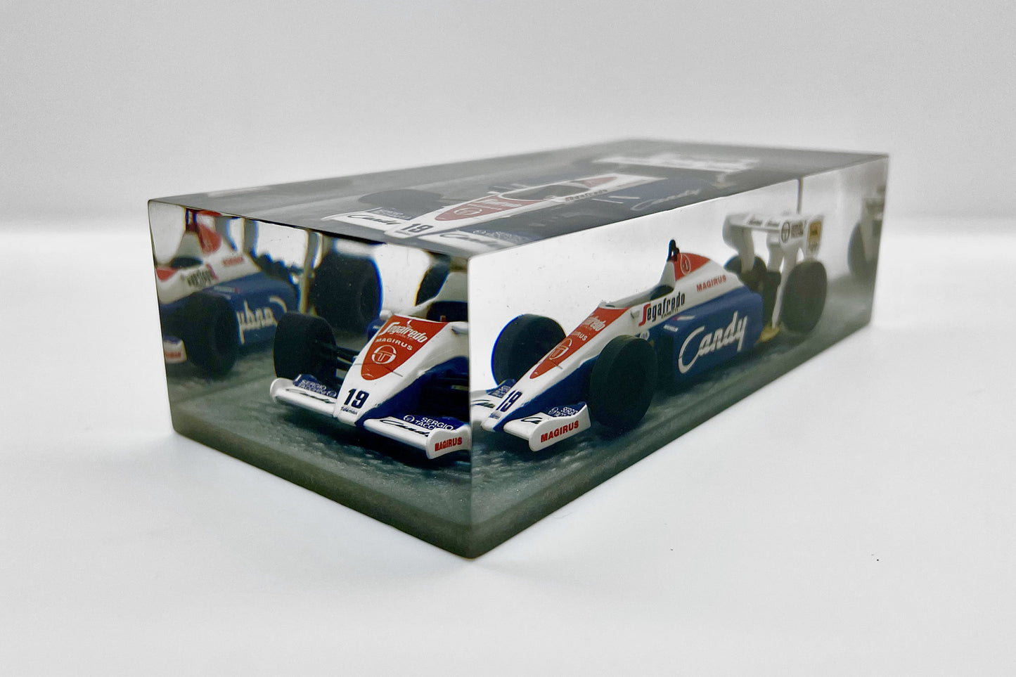 Velocità Sigillata Formula - Toleman TG184 – Ayrton Senna - 1984 - F1 - Scultura automobilistica concettuale | Pezzo unico numerato