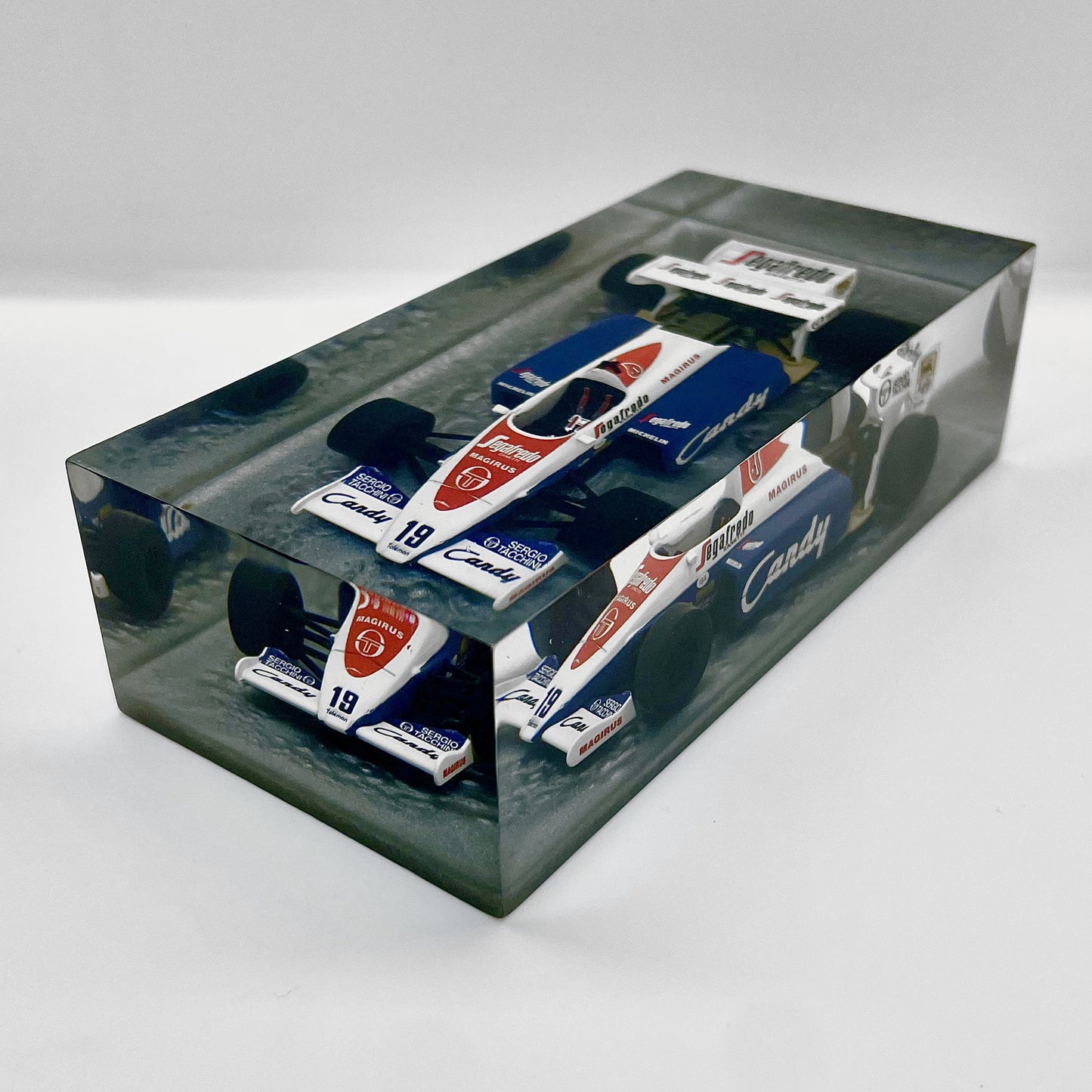 Velocità Sigillata Formula - Toleman TG184 – Ayrton Senna - 1984 - F1 - Scultura automobilistica concettuale | Pezzo unico numerato