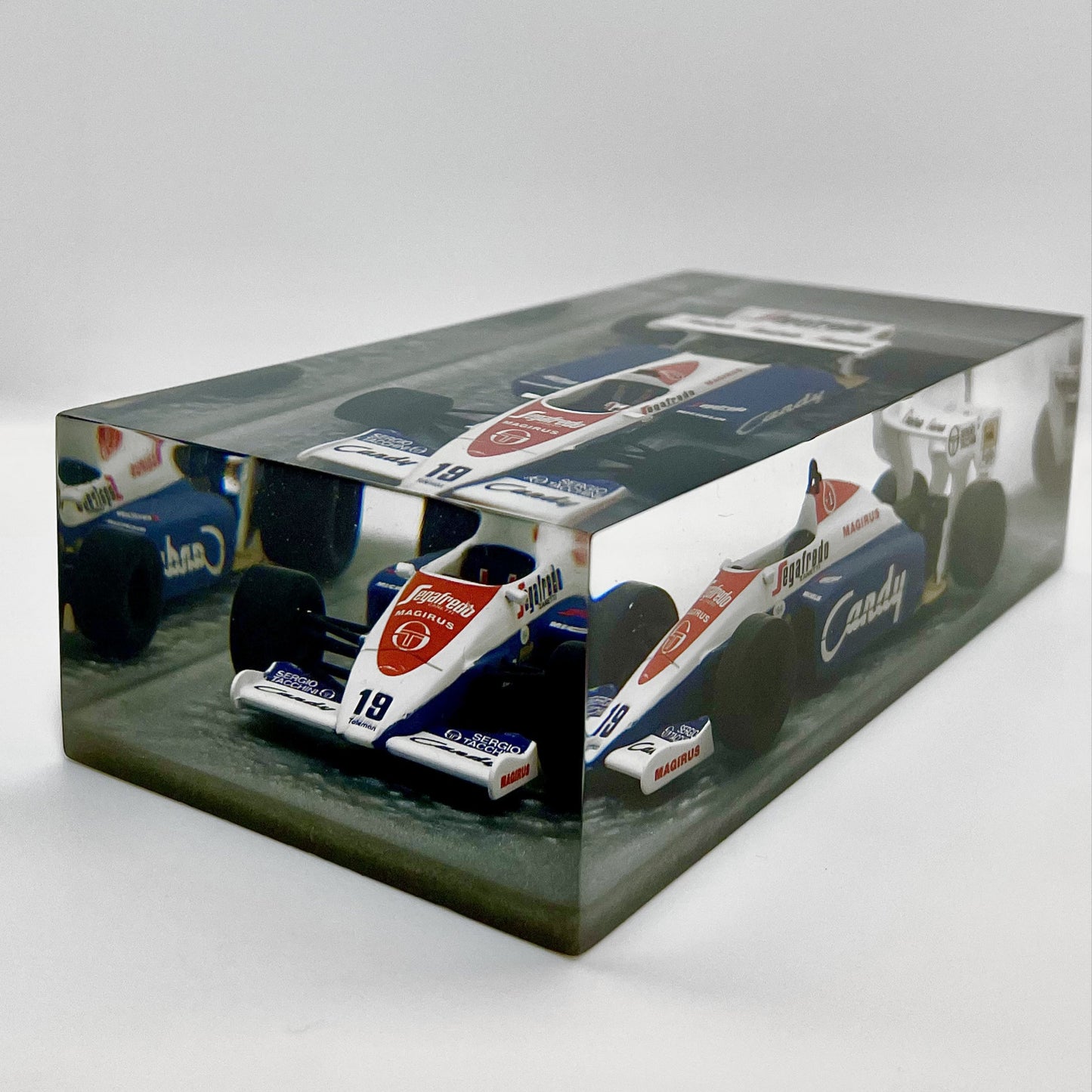 Velocità Sigillata Formula - Toleman TG184 – Ayrton Senna - 1984 - F1 - Scultura automobilistica concettuale | Pezzo unico numerato